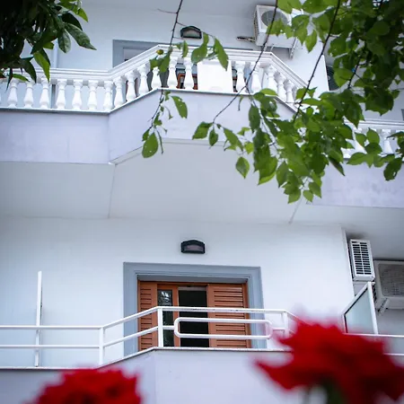 Leka * Sarandë